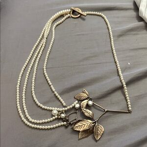 Weekend Max Mara Elegant Pearl and Gold Leaf Necklace